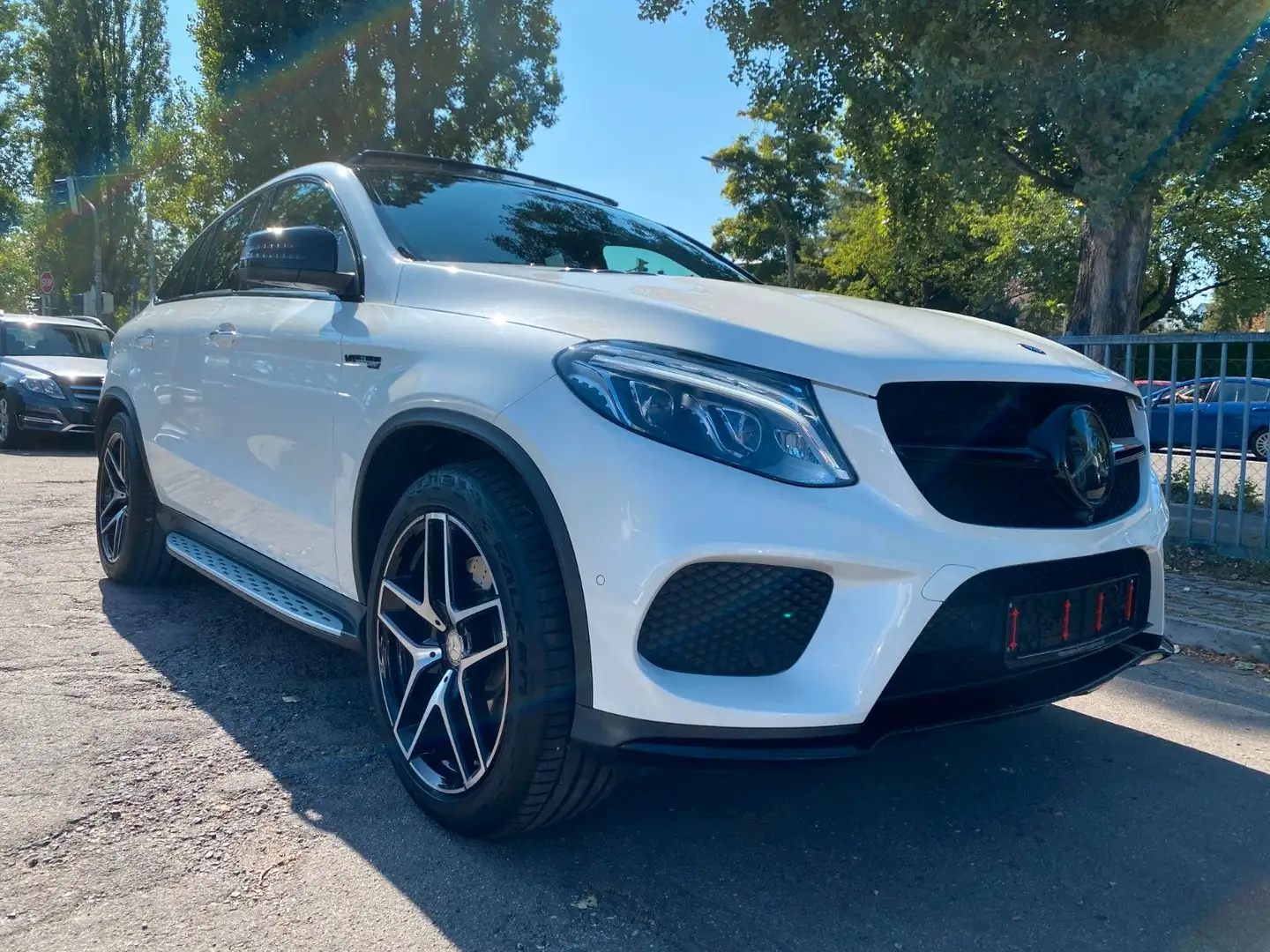 Mercedes-Benz GLE 500 4M Coupé *AMG/Distr+/Pano/Night/Airmatic Weiß - 1