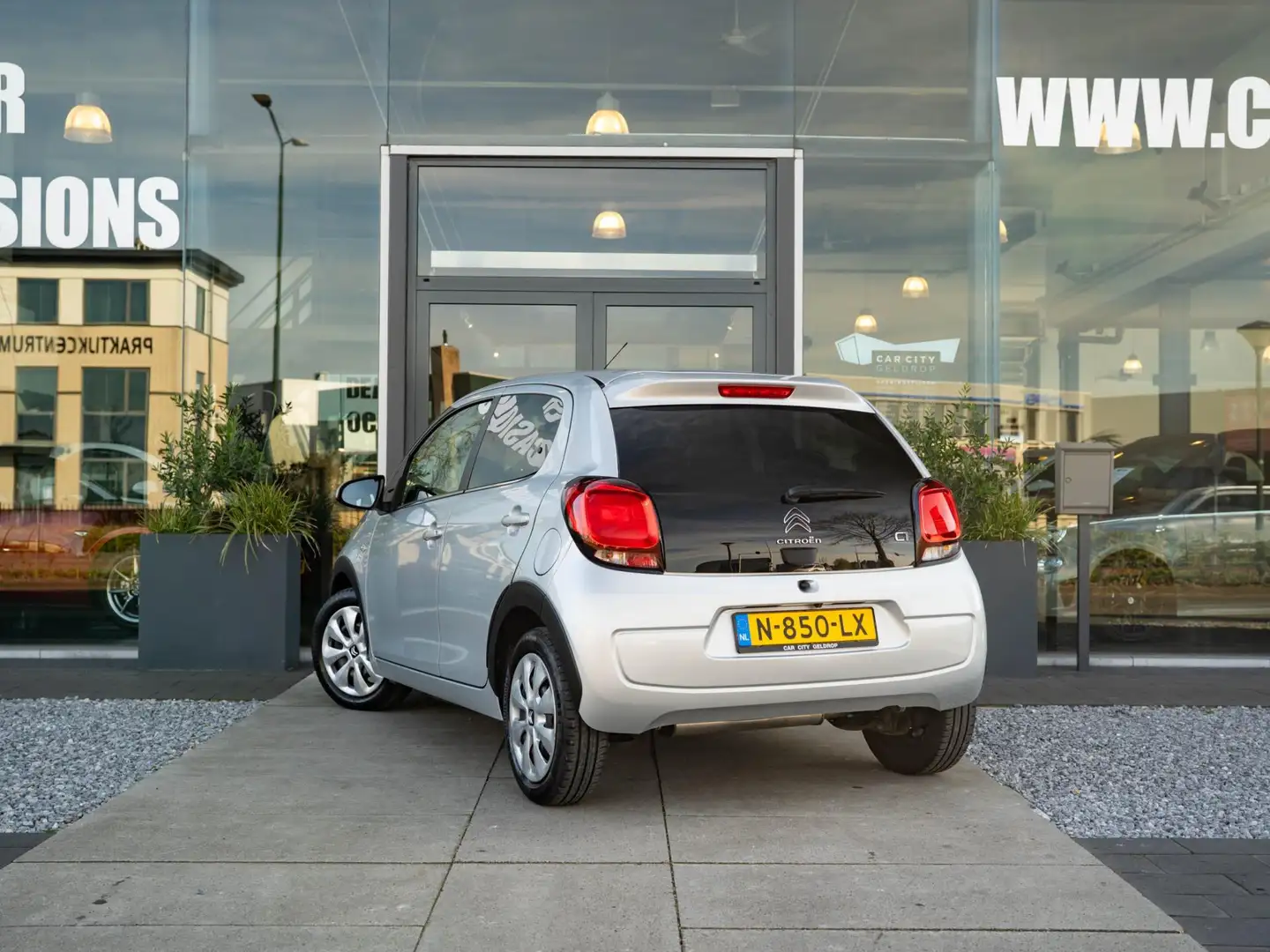Citroen C1 1.0 VTi Millenium / Stoelverwarming / CarPlay / Ca Gris - 2