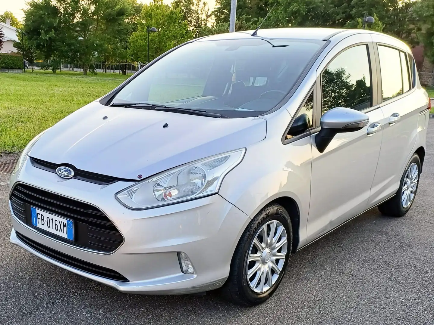 Ford B-Max B-Max 1.5 tdci Titanium 75cv E6 Silber - 2