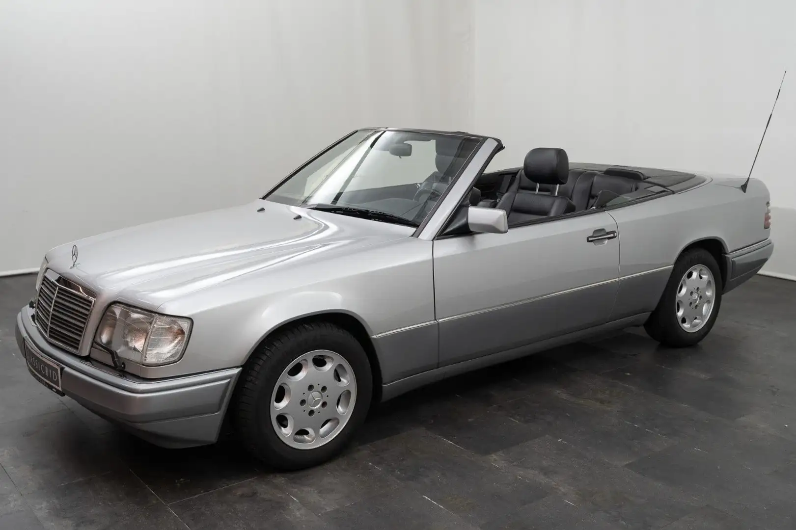 Mercedes-Benz E 320 Cabriolet Argintiu - 1
