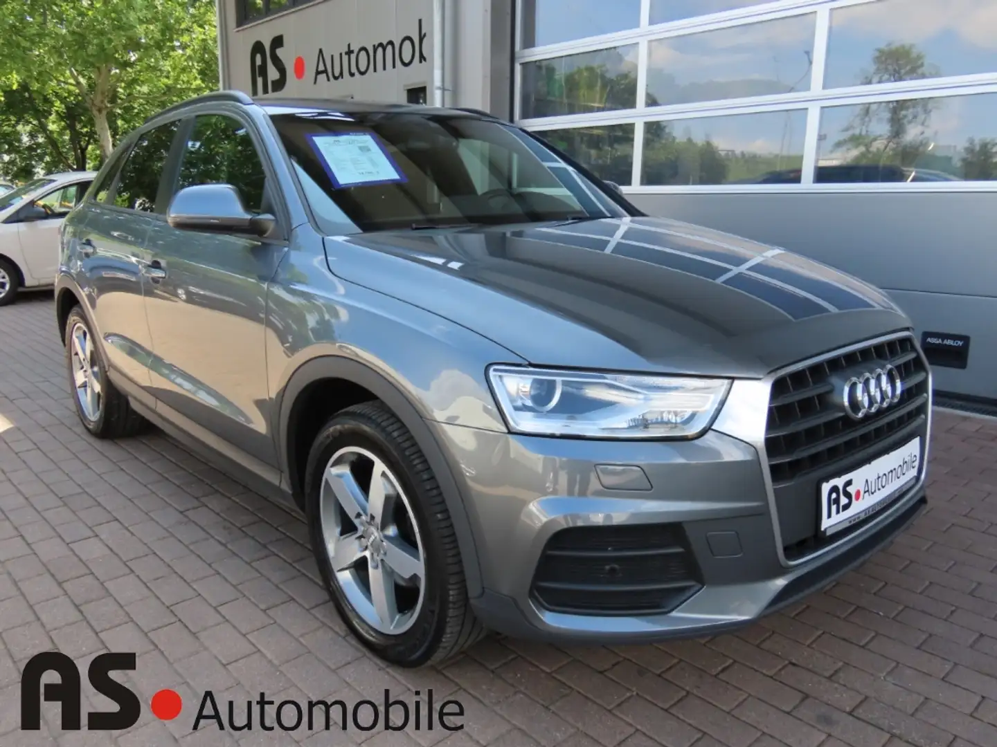 Audi Q3 2.0 TDI 2.Hd*Navi*Bi-Xen*Kamera*AHK*8-fach Grau - 1