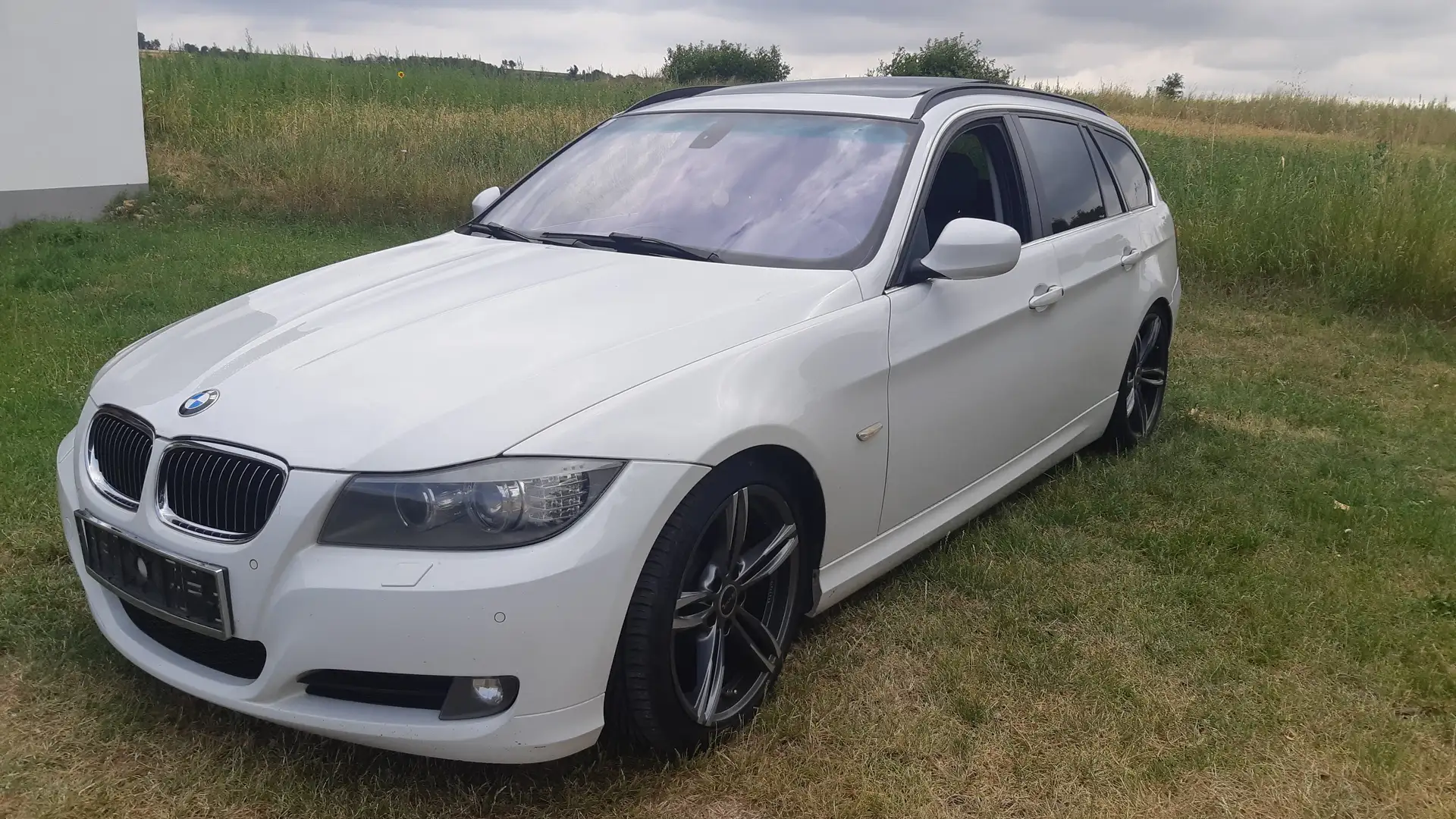 BMW 330 330d Touring Österreich-Paket Weiß - 2