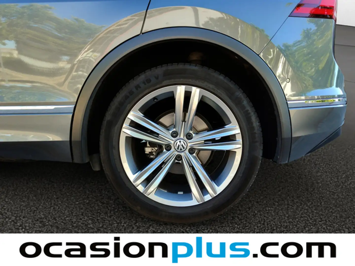 Volkswagen Tiguan 2.0TDI Advance DSG 110kW Gris - 2