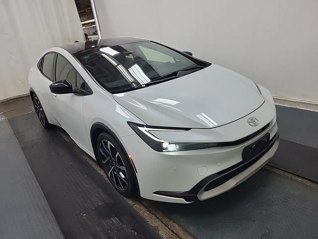 Toyota Prius Prime снимка Toyota Prius Prime