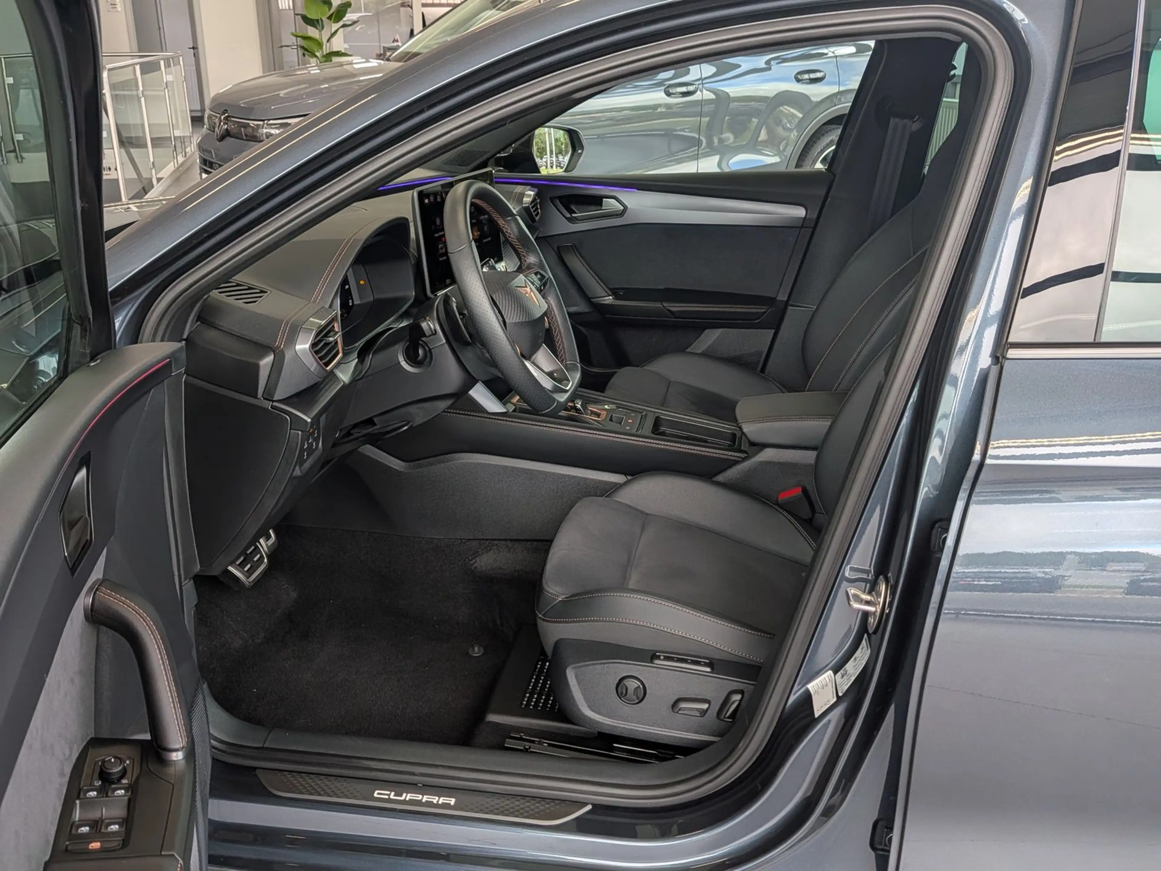 CUPRA Leon 1.5 eTSI DSG DYNAMIC-EDGE-PAKET CAM AHK 18" — photo 13