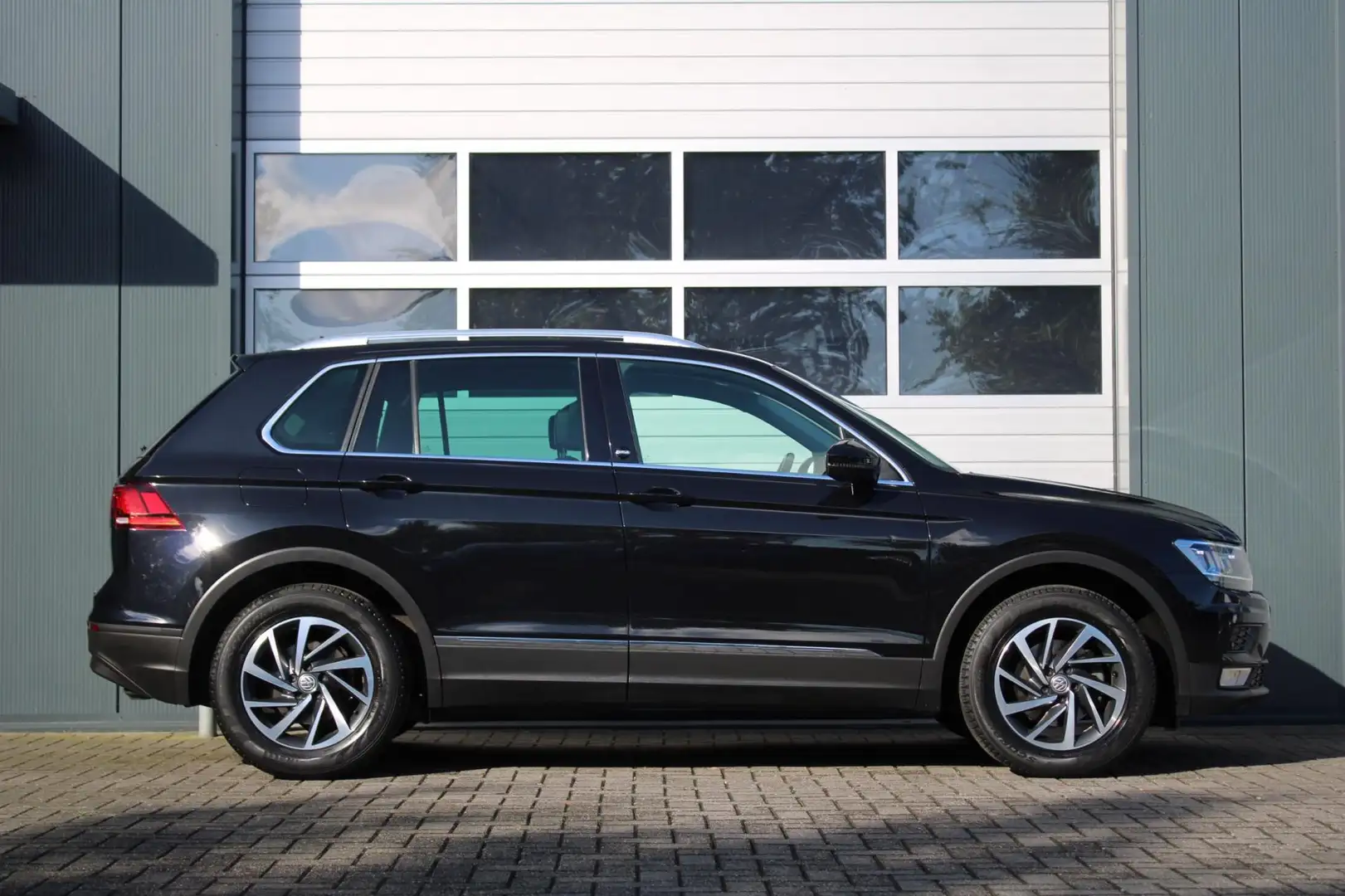 Volkswagen Tiguan 1.4 TSI ACT Highline 150pk DSG ACC/LaneAssist/Stoe Noir - 2