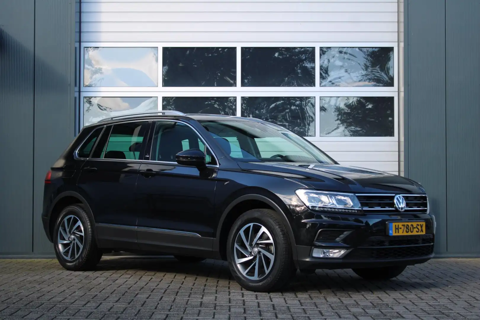Volkswagen Tiguan 1.4 TSI ACT Highline 150pk DSG ACC/LaneAssist/Stoe Noir - 1