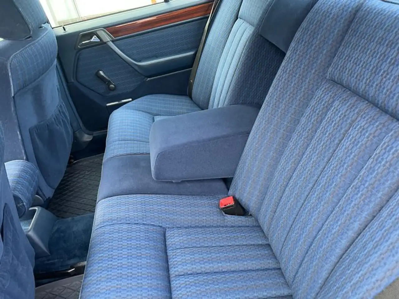 Mercedes-Benz E 230 1.Hand / Scheckheft /Automatik/ 33139 km, foto 6