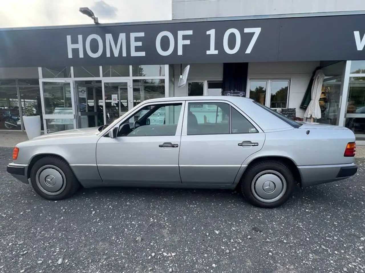 Mercedes-Benz E 230 1.Hand / Scheckheft /Automatik/ 33139 km, foto 1