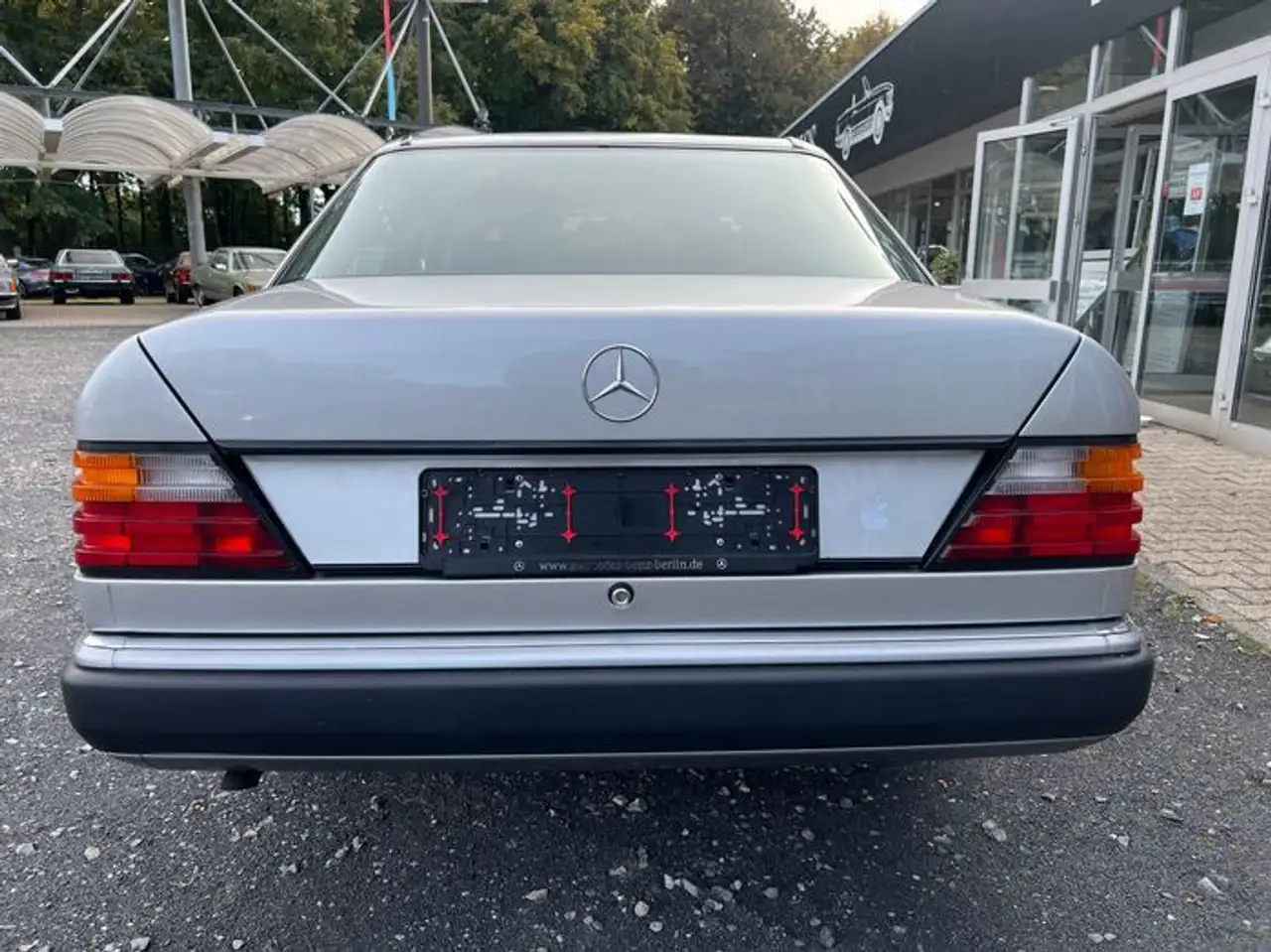 Mercedes-Benz E 230 1.Hand / Scheckheft /Automatik/ 33139 km, foto 3