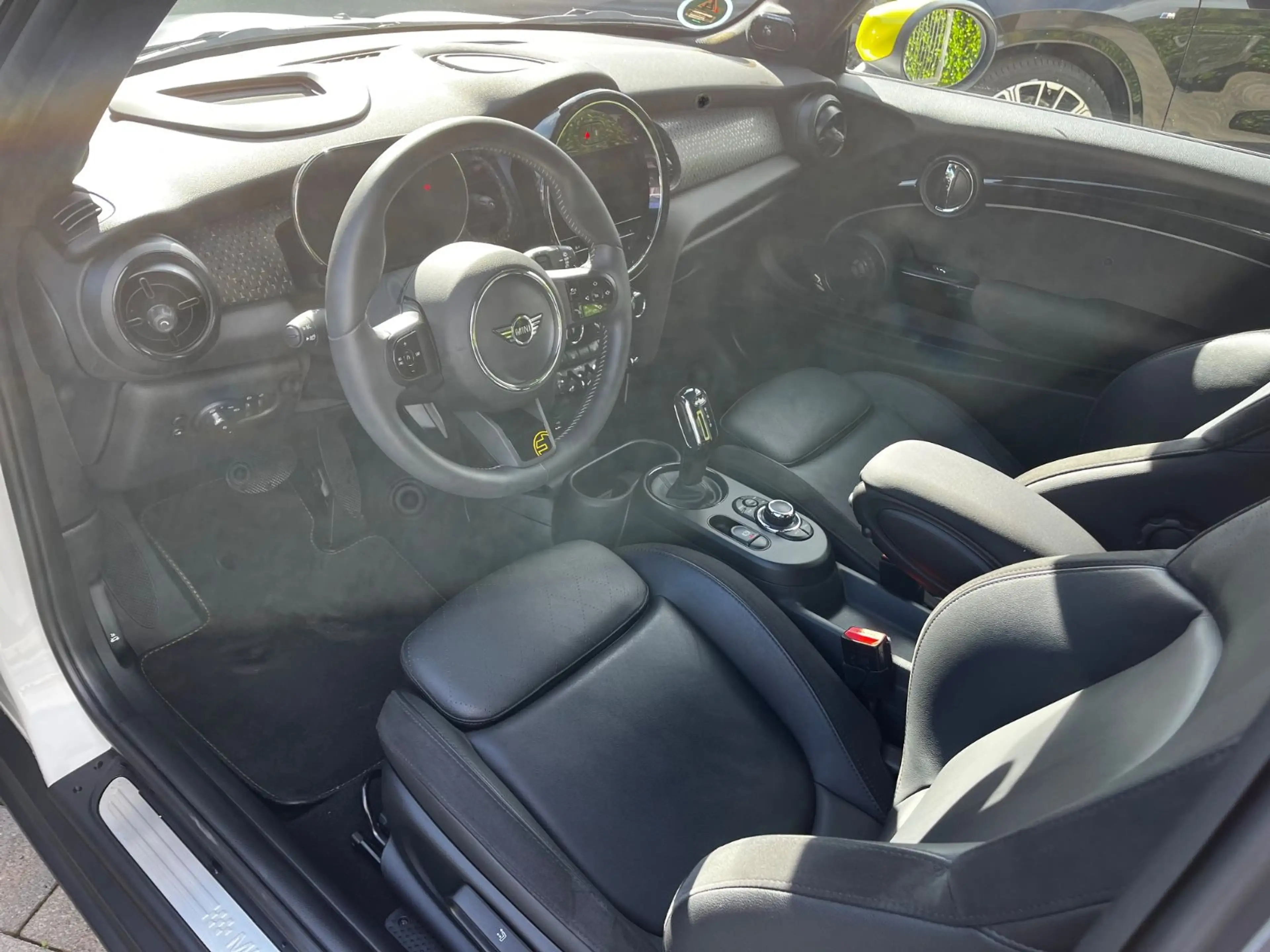 MINI Cooper SE Cooper Leder Pano HUD Navi LED KAM H/K 17 1. Hd — photo 9