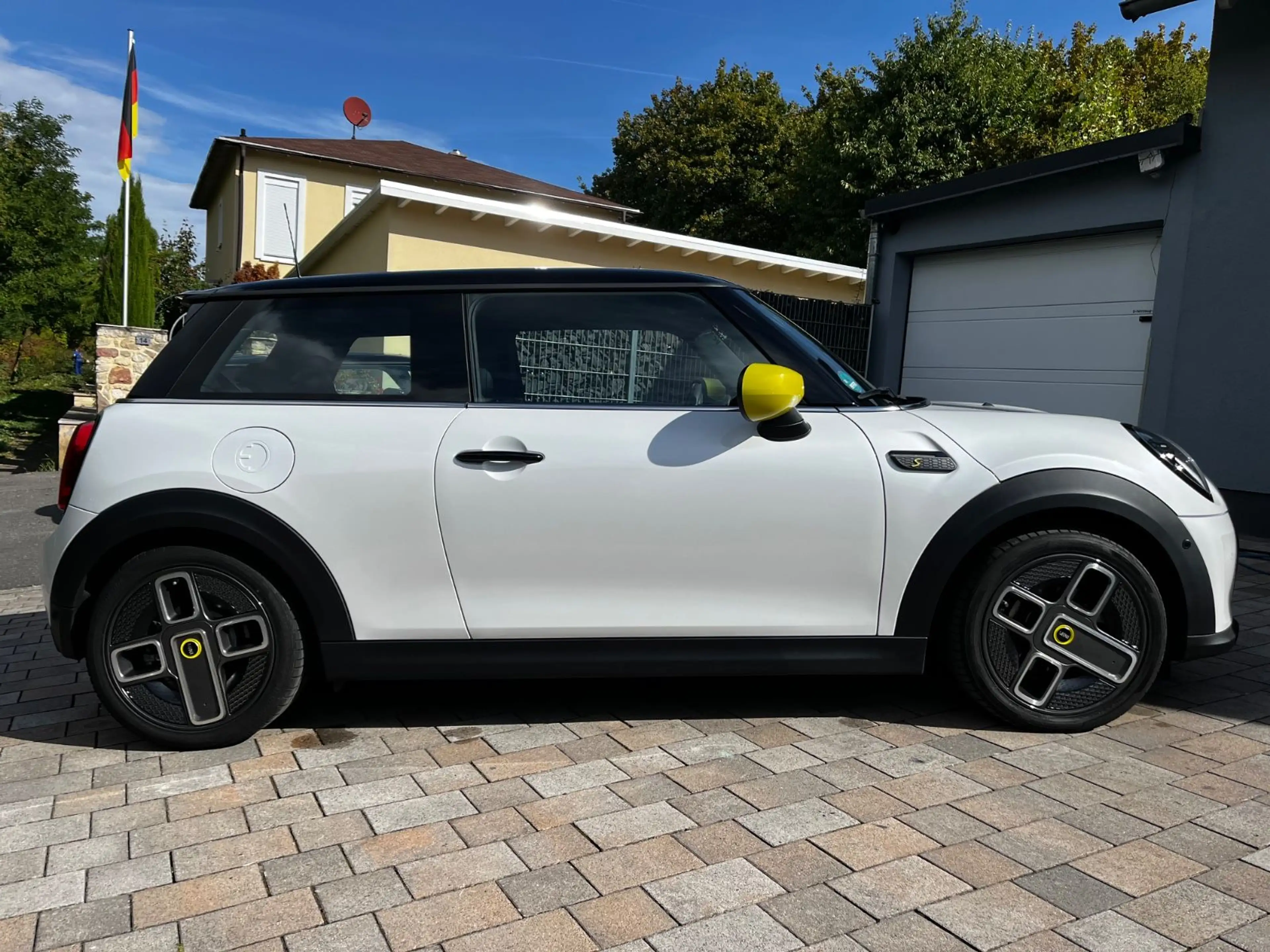 MINI Cooper SE Cooper Leder Pano HUD Navi LED KAM H/K 17 1. Hd — photo 4