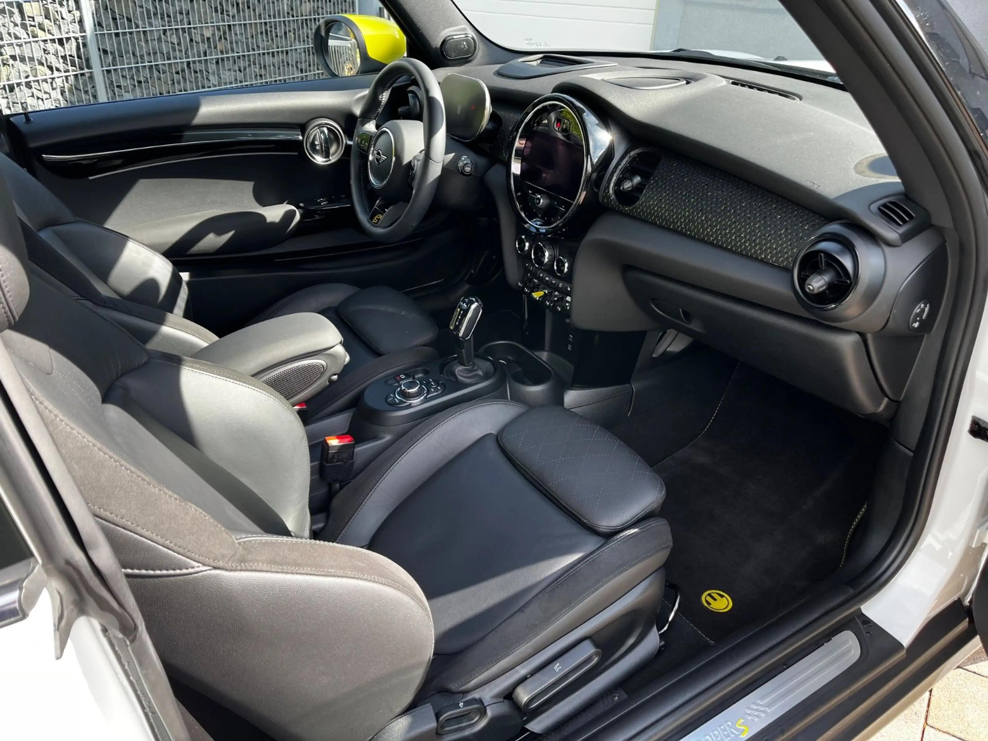 MINI Cooper SE Cooper Leder Pano HUD Navi LED KAM H/K 17 1. Hd — photo 10