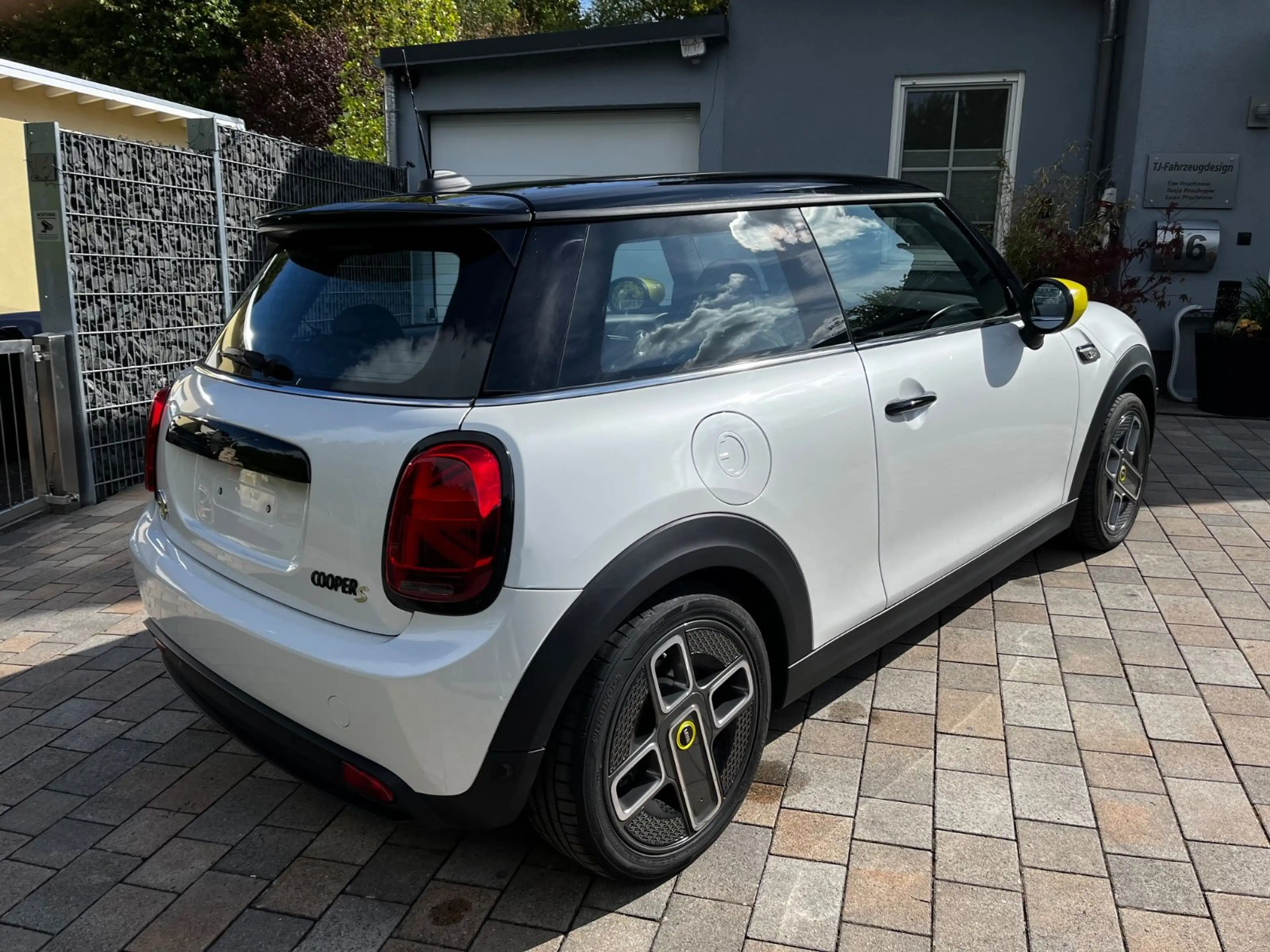 MINI Cooper SE Cooper Leder Pano HUD Navi LED KAM H/K 17 1. Hd — photo 5