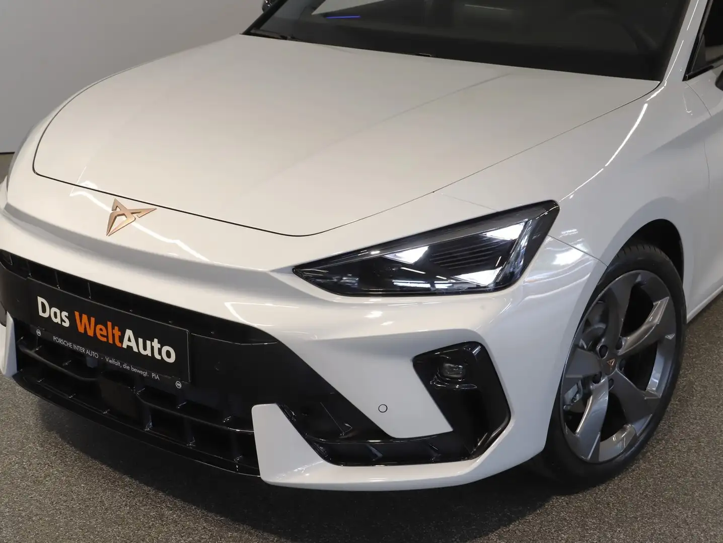 CUPRA Leon 1.5 eTSI DSG Weiß - 2