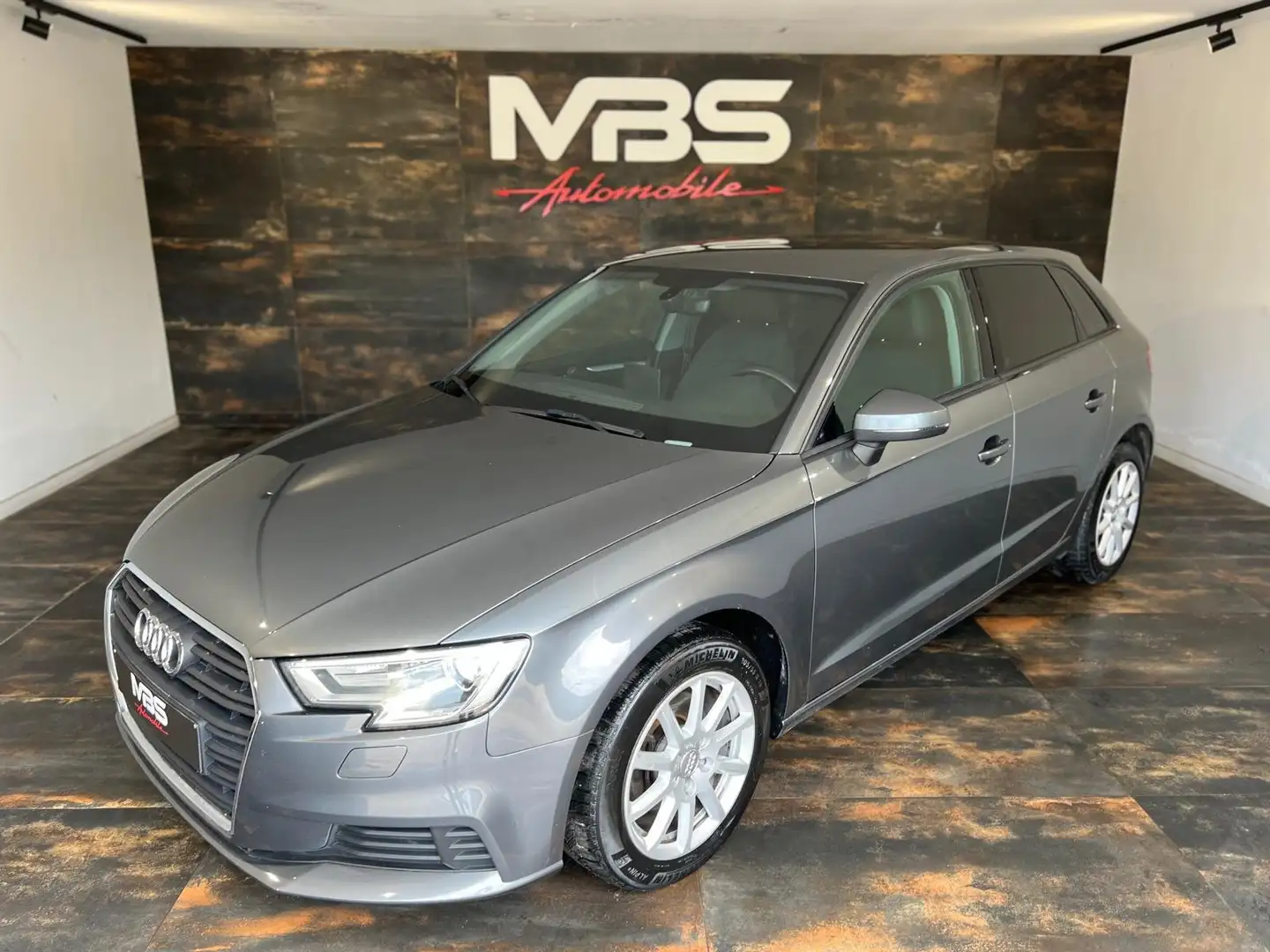 Audi A3 Sportback 1.6 TDi * CLIM-BIZONE * RADARS * GPS * Сірий - 2