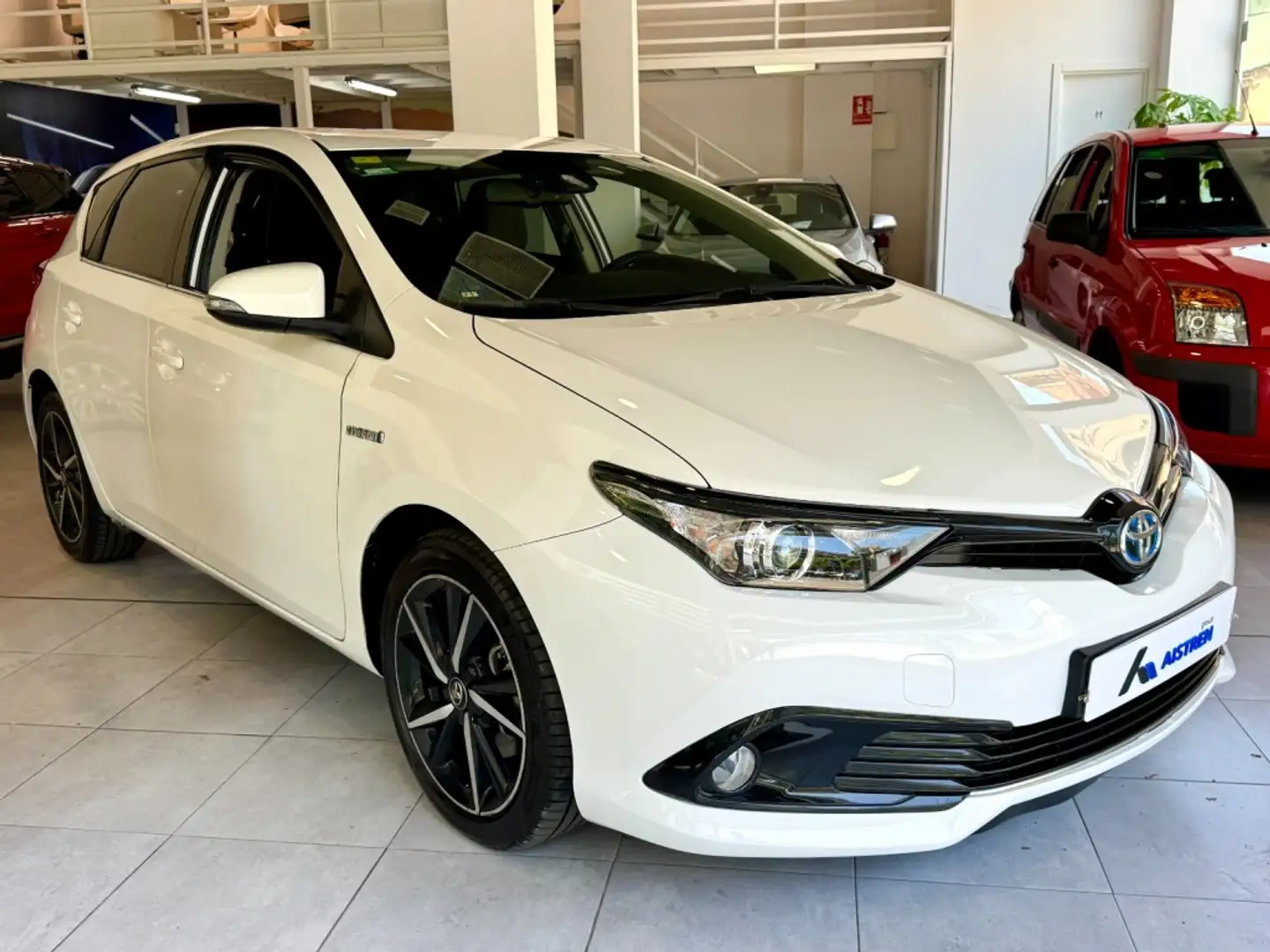 Toyota Auris hybrid 140H Feel! Edition Blanco - 2
