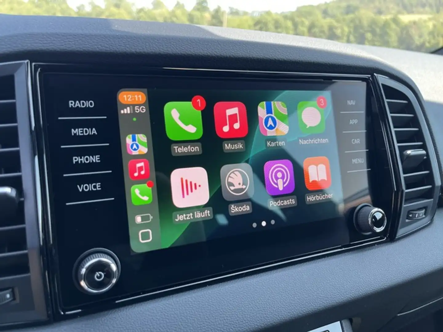 Skoda Karoq 1.5 TSI DSG Sportline + PDC V+H + Kamera + AHK + 1 Noir - 2