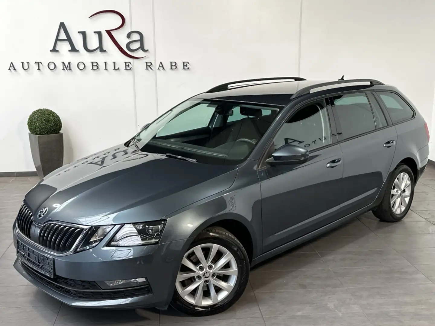 Skoda Octavia Combi 2.0 TDI DSG Tour NAV+LED+ACC+DAB Grau - 1