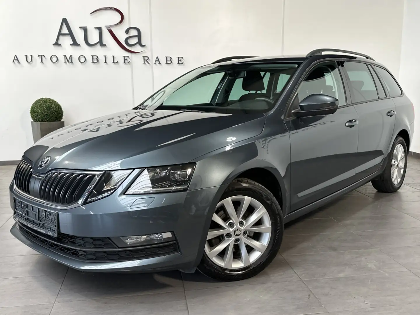 Skoda Octavia Combi 2.0 TDI DSG Tour NAV+LED+ACC+DAB Grau - 2