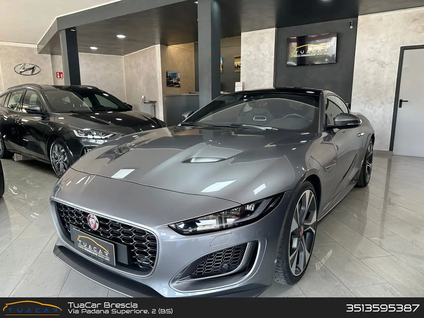 Jaguar F-Type First Edition 2.0 P 300 Grijs - 1