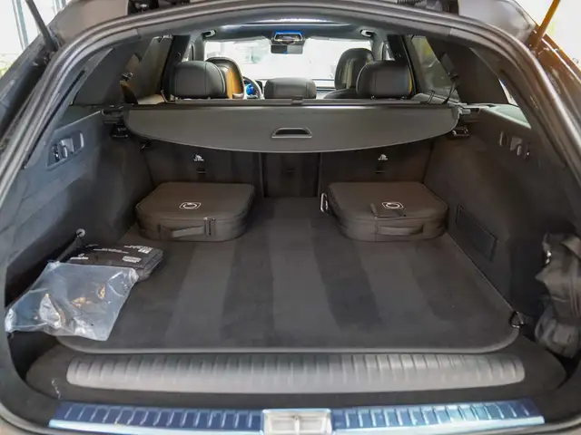 Mercedes-Benz E-Class view 11