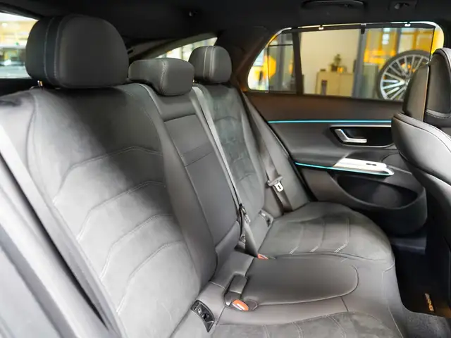 Mercedes-Benz E-Class view 9