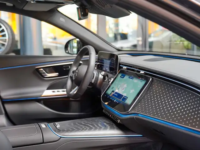 Mercedes-Benz E-Class view 8