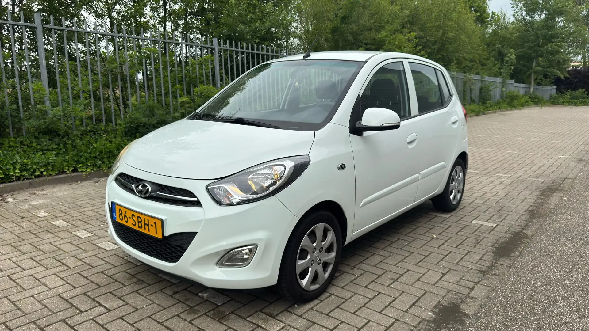Hyundai i10 1.2 i-Motion Cool Wit - 1