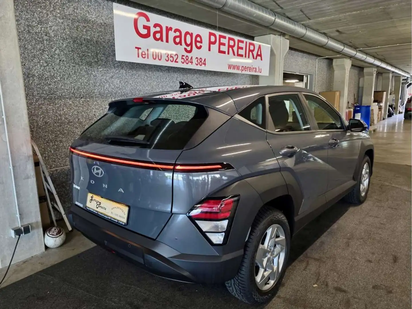 Hyundai KONA NEW 1.6 T-GDI AUTO NAVI 1 HAND Gris - 2
