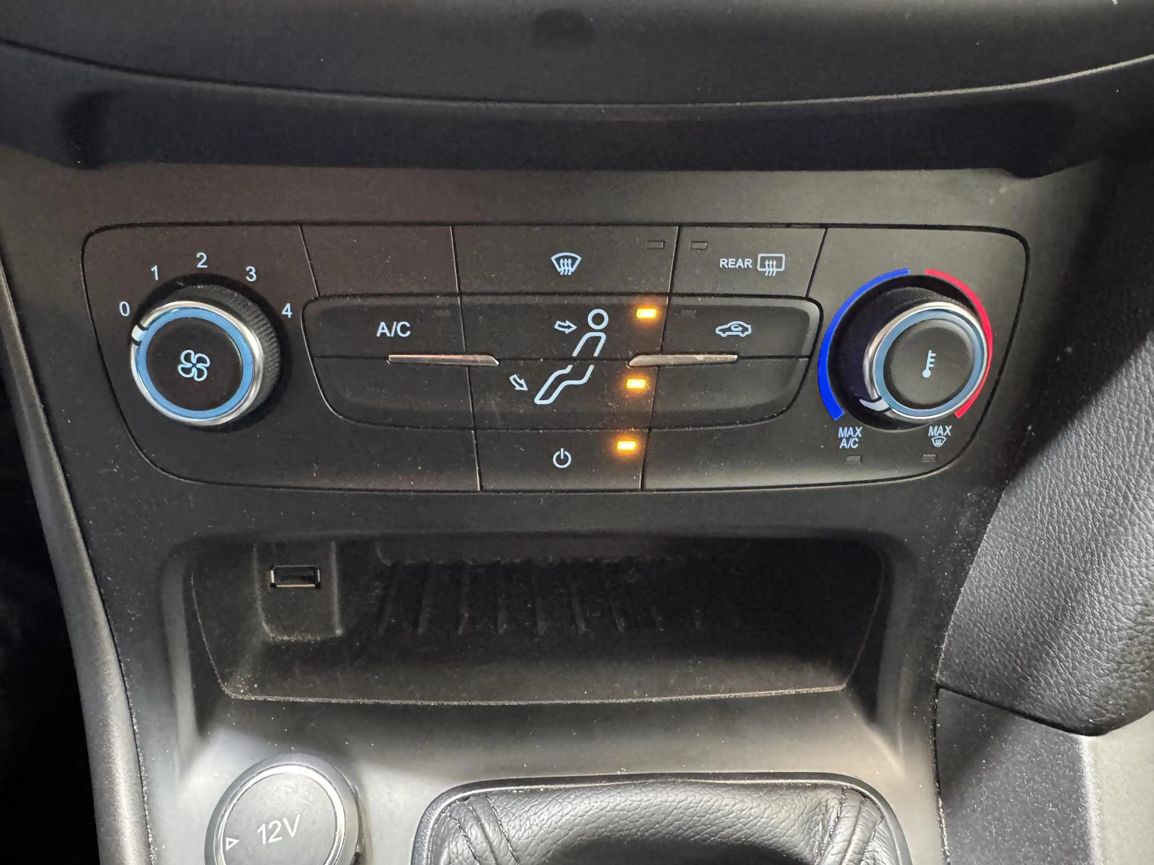 Ford Focus 1.0 Lease Edition DB riem wordt vervangen ! — photo 14