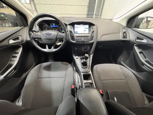 Ford Focus view 11