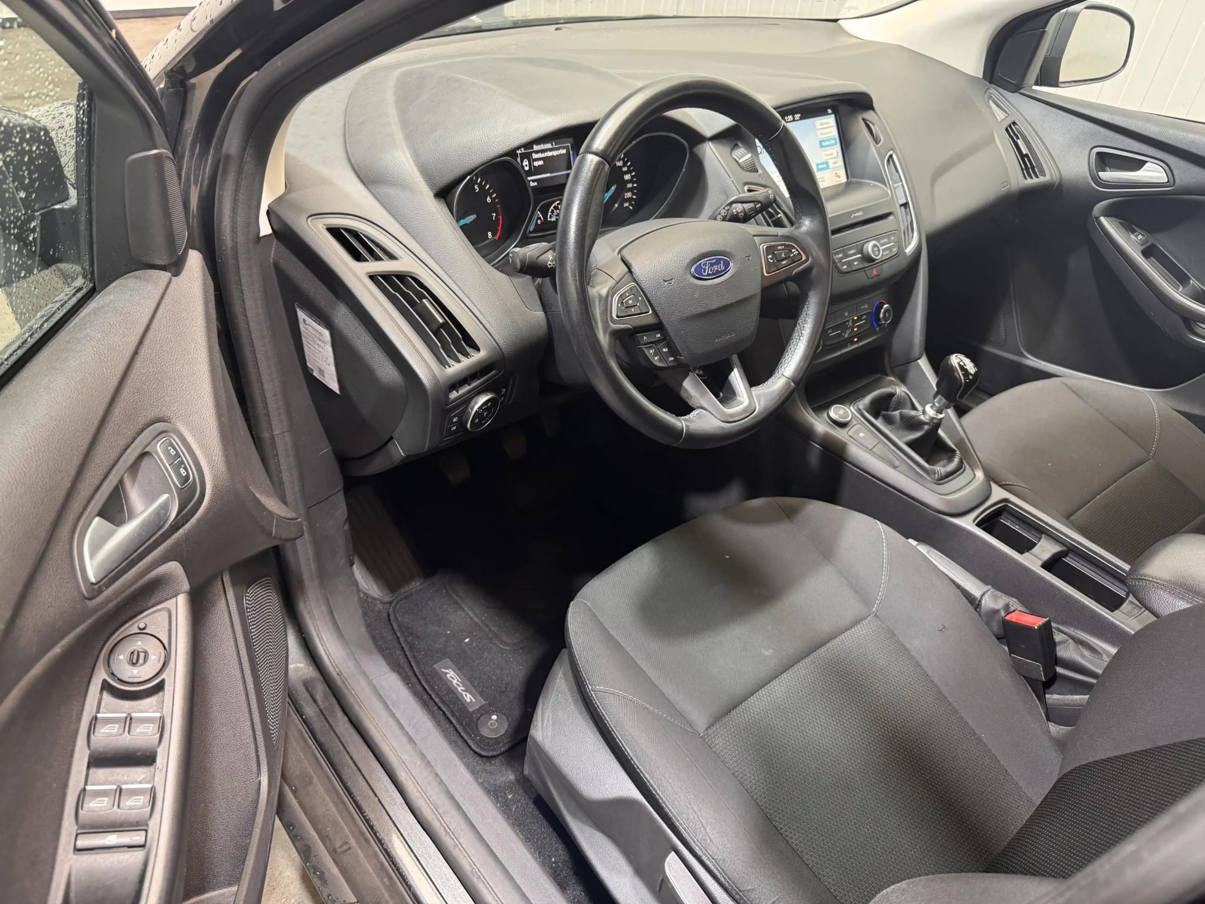 Ford Focus 1.0 Lease Edition DB riem wordt vervangen ! — photo 10