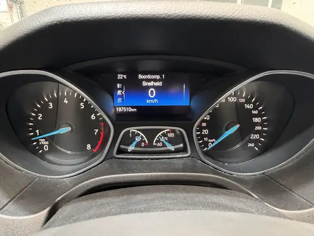 Ford Focus view 15