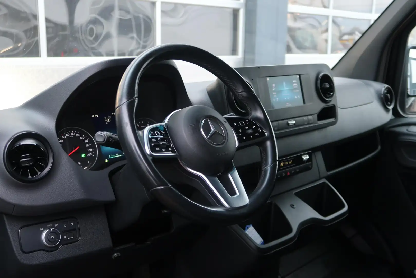 Mercedes-Benz Sprinter 319 1.9 CDI L2H1 AUT/ CAMERA/ LED/ ACC/ CLIMA/ MBU Schwarz - 2