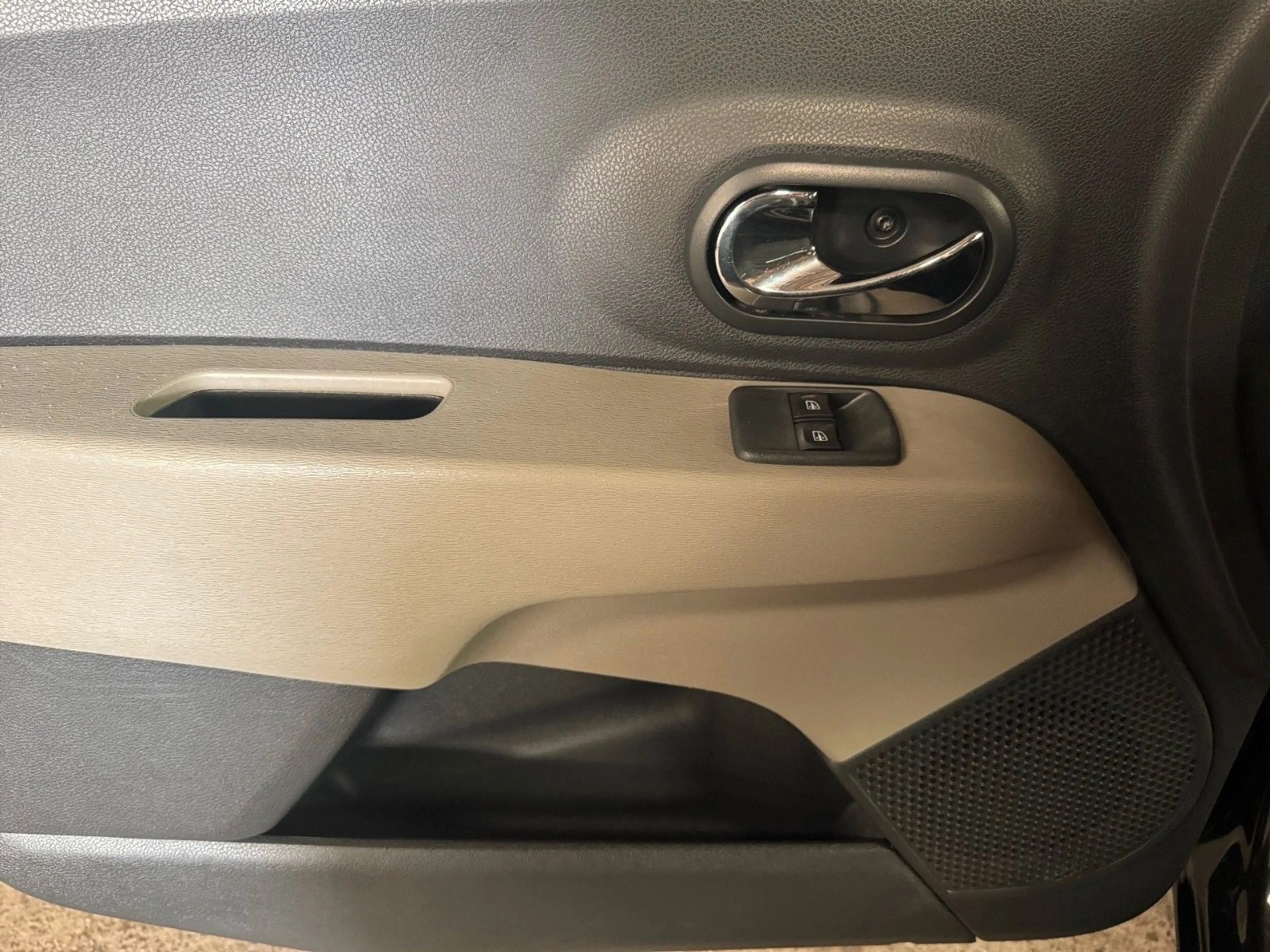 Dacia Lodgy Laureate 1.Hand 7 Sitzer Anhängerkupplung — photo 14
