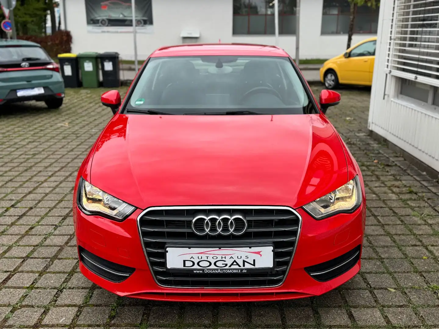 Audi A3 attraction *Automatik*Navi*SHZ* Rot - 2