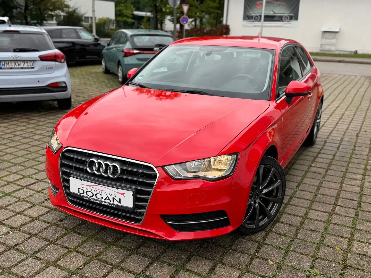 Audi A3 attraction *Automatik*Navi*SHZ* Rot - 1