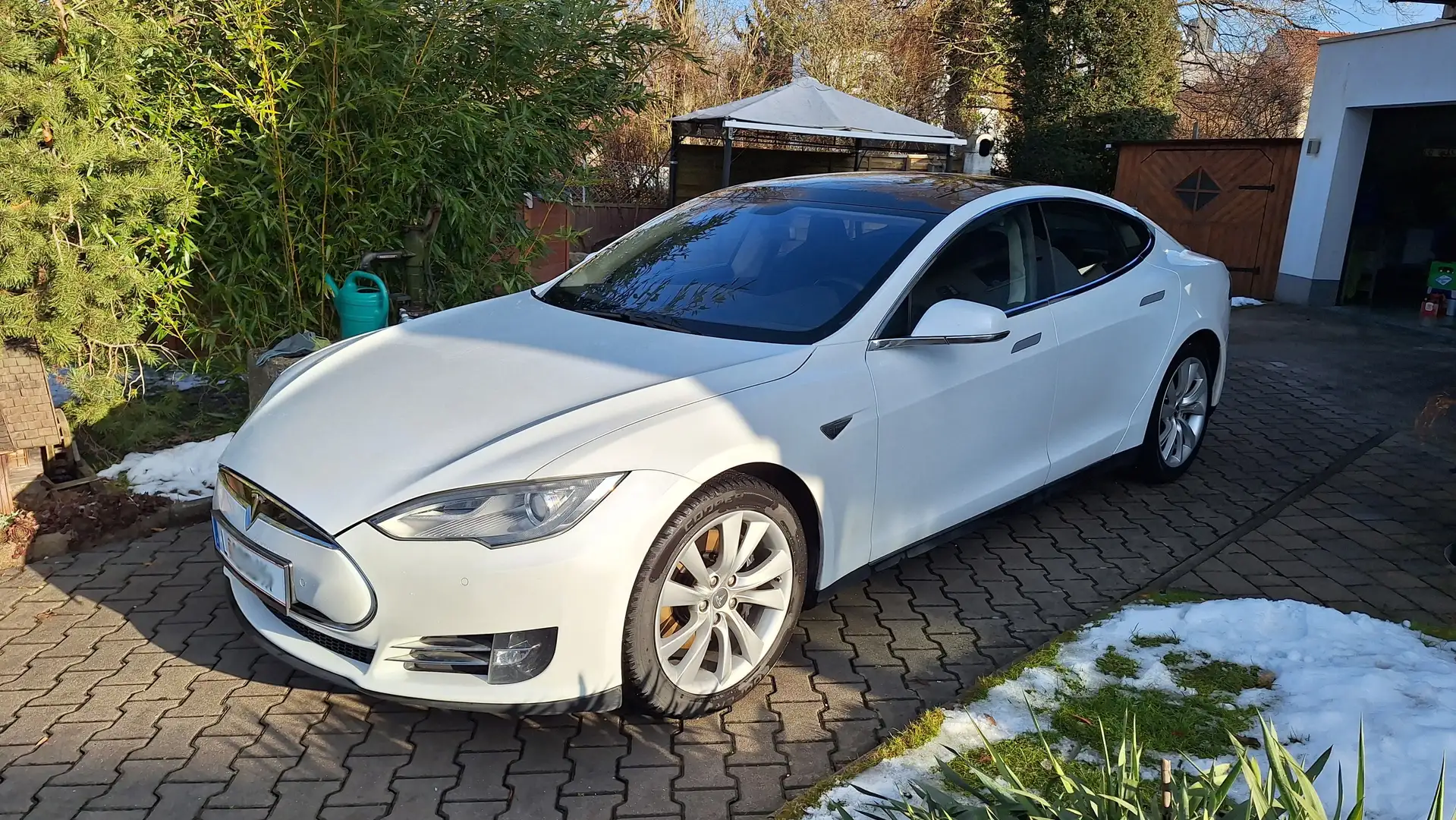 Tesla Model S Model S P85 (mit 2. Batterie) und gratis laden Weiß - 1