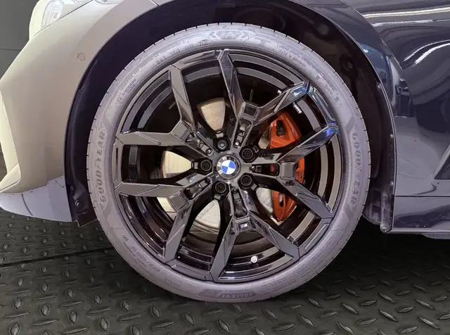 BMW 3 Series view 6
