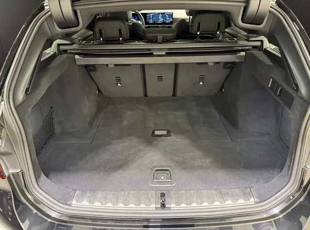 BMW 3 Series view 10