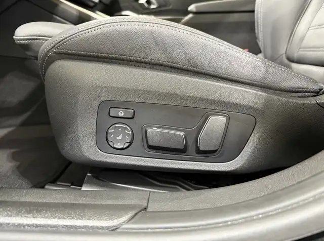 BMW 3 Series view 13