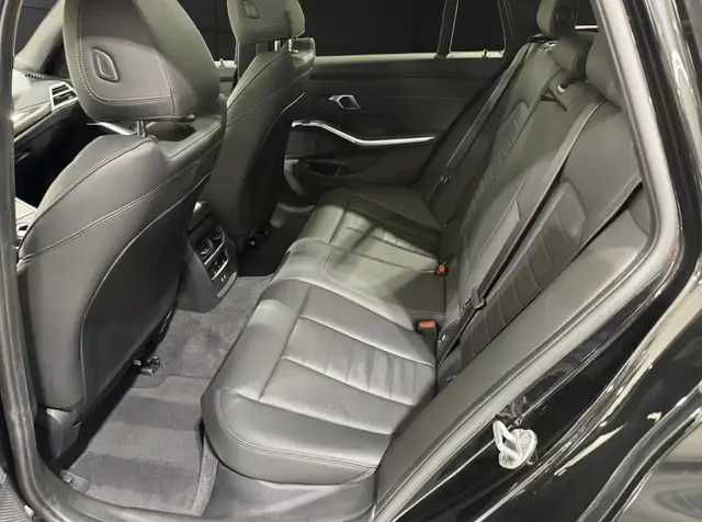 BMW 3 Series view 9