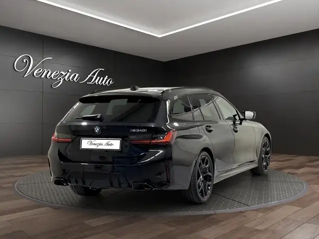 BMW 3 Series view 4
