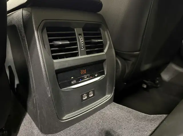BMW 3 Series view 12