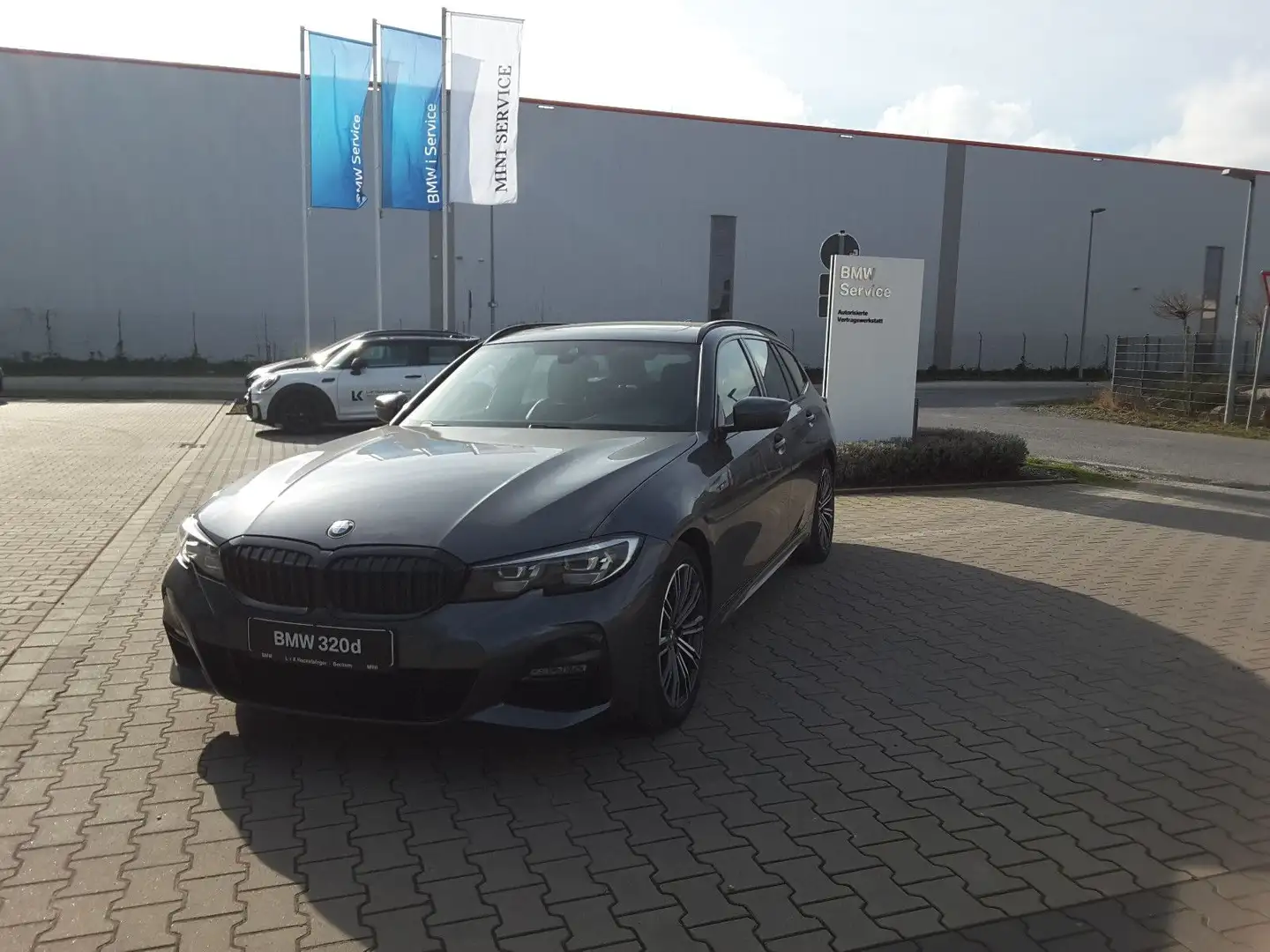 BMW 320 d M-Sportpaket,Navi,DAB,Alu 18",PGD,LED,Klima Grau - 1