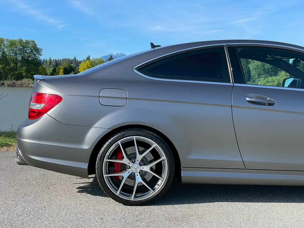 Mercedes-Benz C-Class снимка Mercedes-Benz C-Class