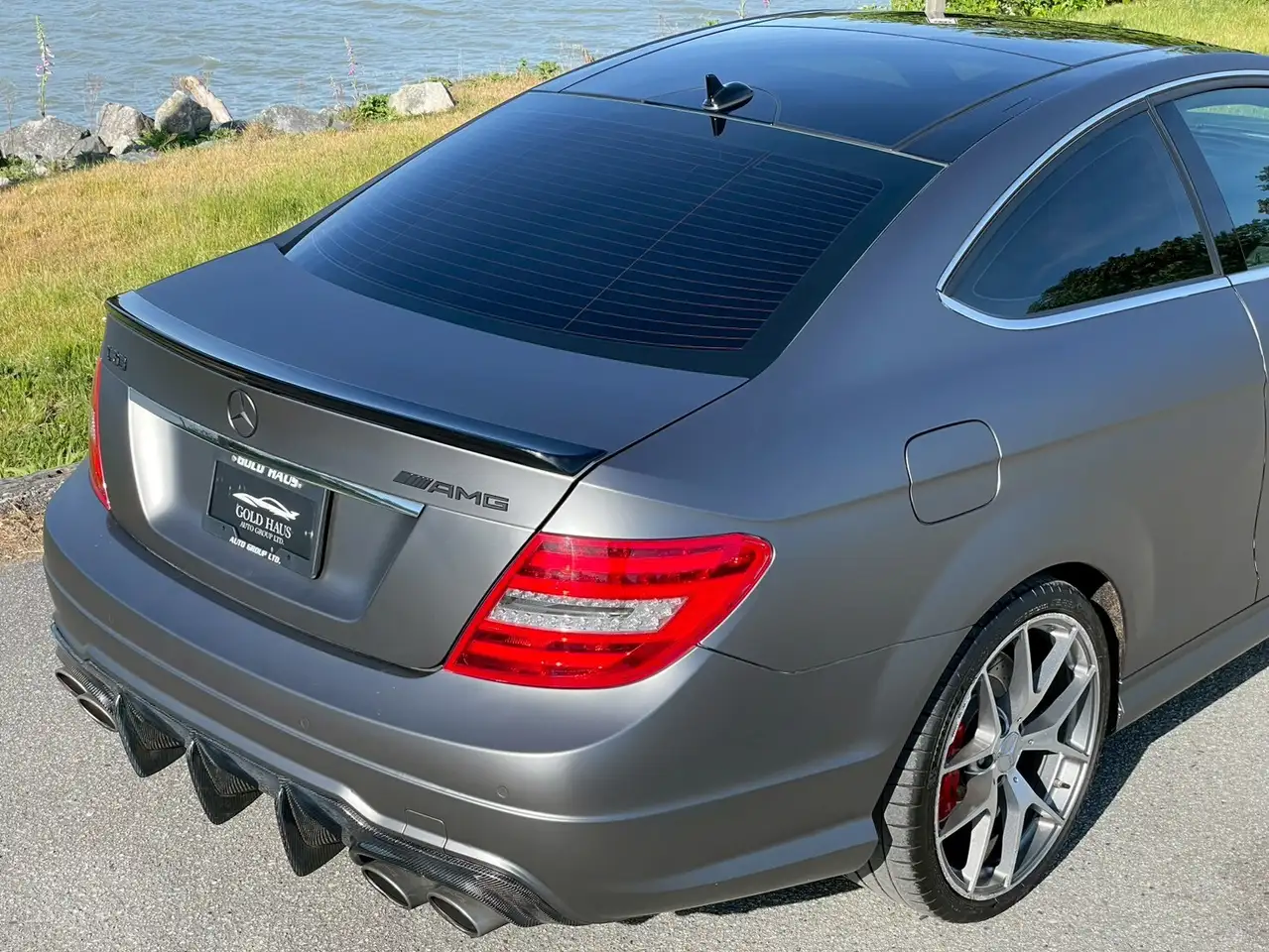 Mercedes-Benz C-Class снимка Mercedes-Benz C-Class