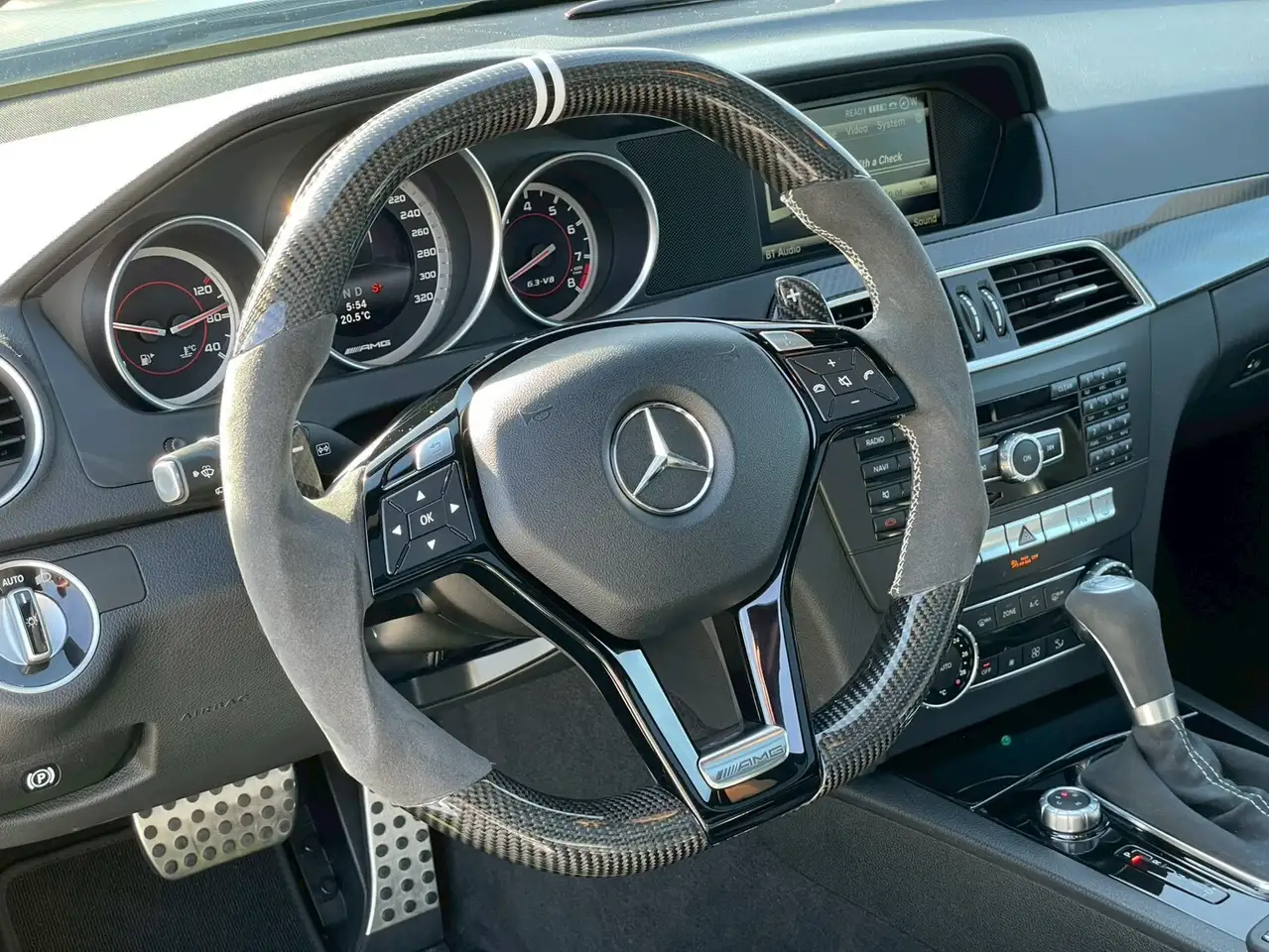 Mercedes-Benz C-Class снимка Mercedes-Benz C-Class