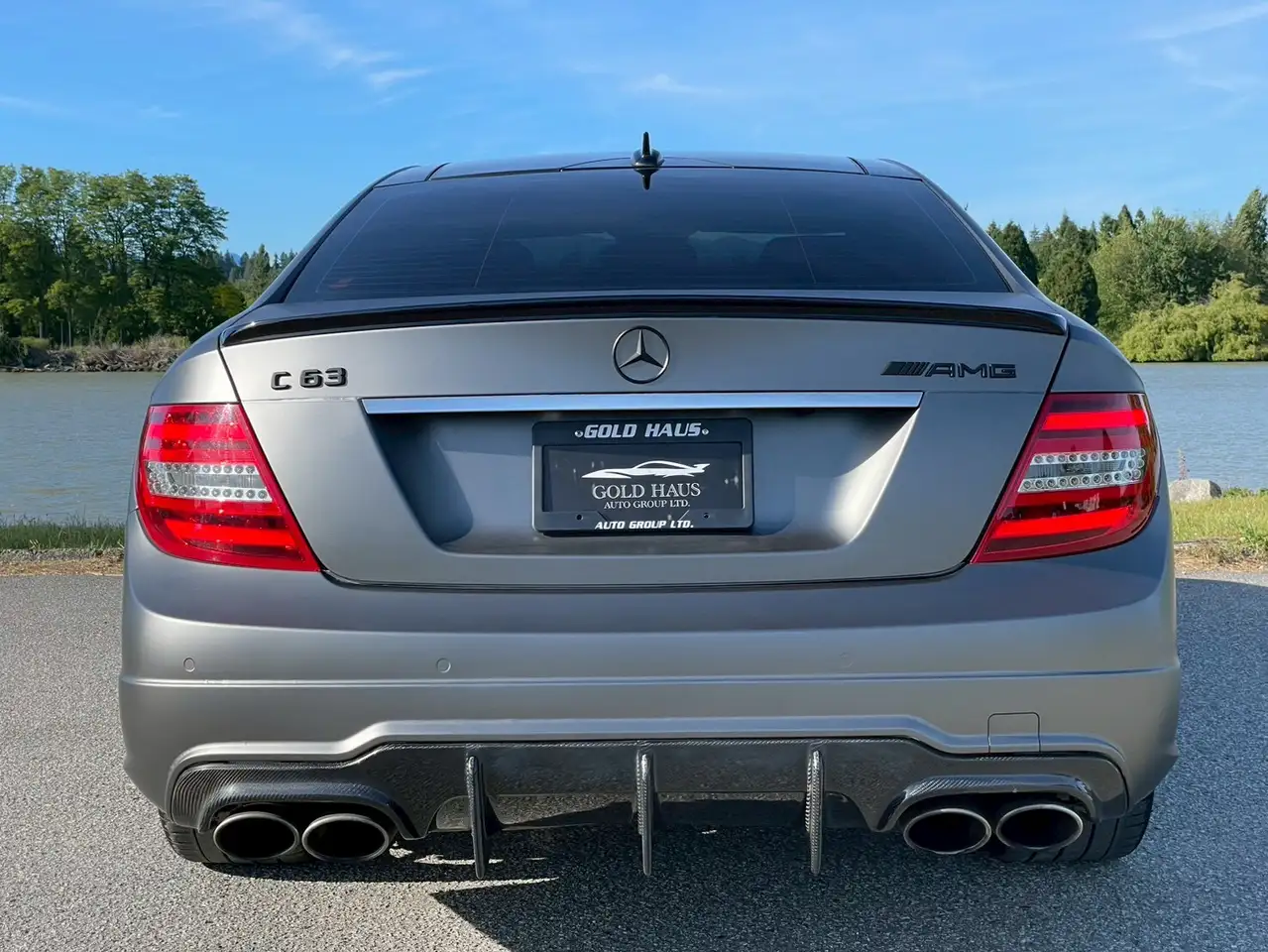 Mercedes-Benz C-Class снимка Mercedes-Benz C-Class